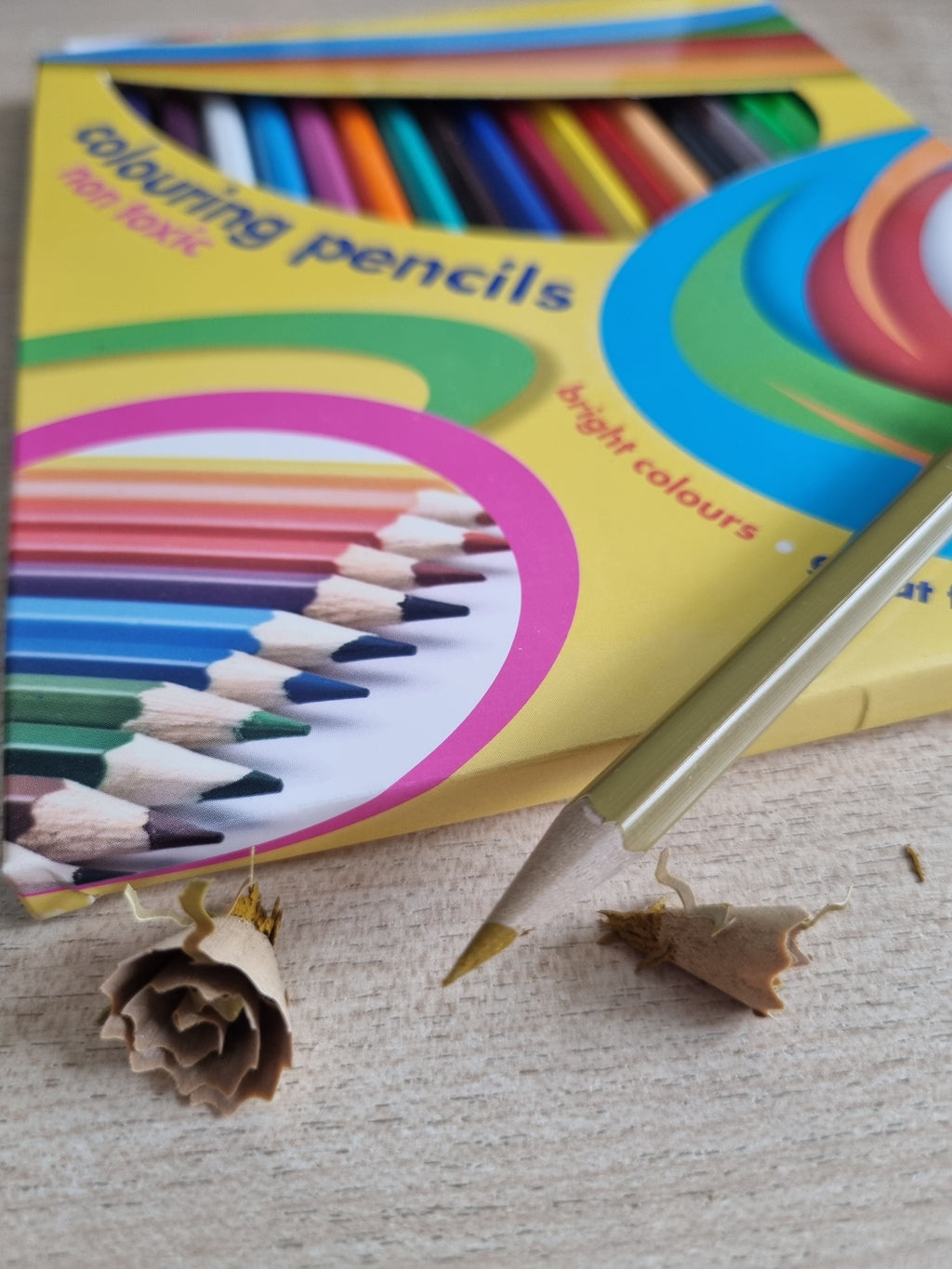 20 Colouring Pencils